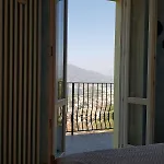 Il Palazzo With A View Of The And Nature كالولزيوكورتي